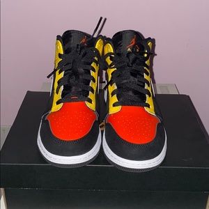 Air Jordan 1 MID SE